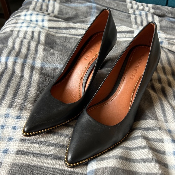 Coach women's pump with beadchain - Picture 8 of 11